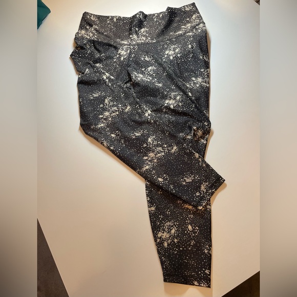 Old Navy Black & Cream Powersoft Activewear Leggings XXL - Picture 3 of 6